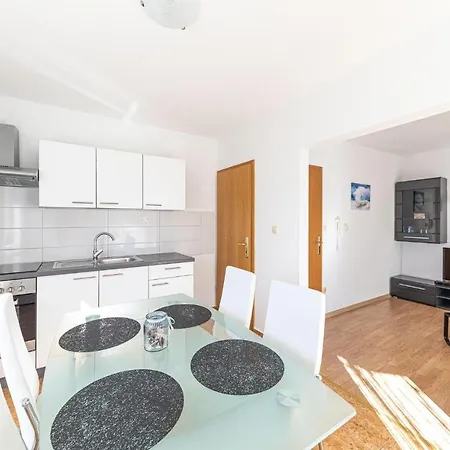 In Kastel Luksic With Kitchen Apartment Kastela